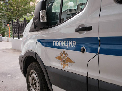 По улицам столицы региона России разбросали начиненные рыболовными крючками сосиски