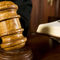 Во Владивостоке начался суд над врачами по делу о продаже младенцев в Китай