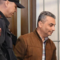 Льва Шлосберга оставили под арестом после его выступления на дебатах