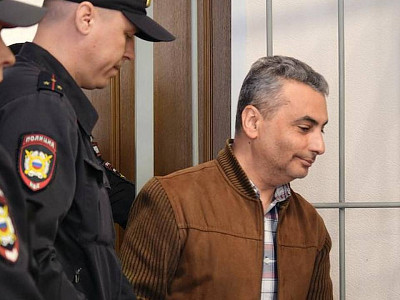 Льва Шлосберга оставили под арестом после его выступления на дебатах