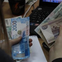 Россиянам от 18 лет автоматически зачислят на карту 52 тысячи рублей: заявление можно подписать уже с 28 марта