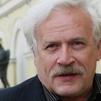 Пожилой Невзоров женился в 4-ый раз на простом бухгалтере, а в 71 го стал отцом