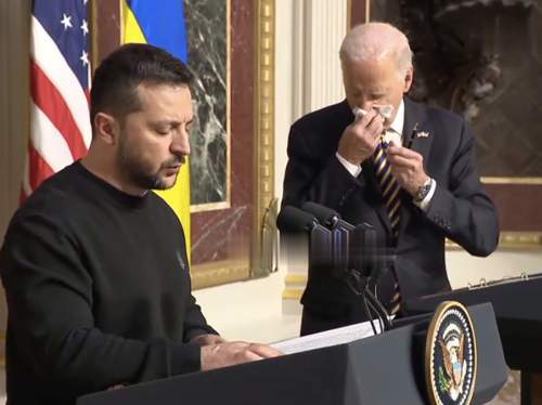 Байден демонстративно высморкался во время речи Зеленского в США (ВИДЕО) Байден демонстративно высморкался во время речи Зеленского в США (ВИДЕО)