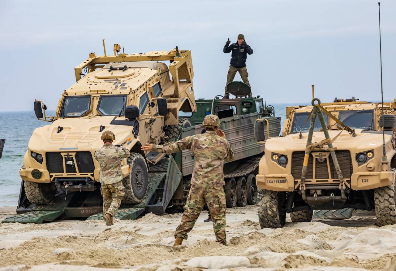 Defense One: армия США приобретает всё более «морской» характер Defense One: армия США приобретает всё более «морской» характер