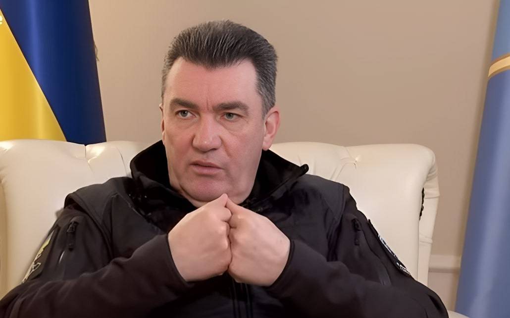 Данилов призвал отправить в архив военные пособия НАТО Данилов призвал отправить в архив военные пособия НАТО