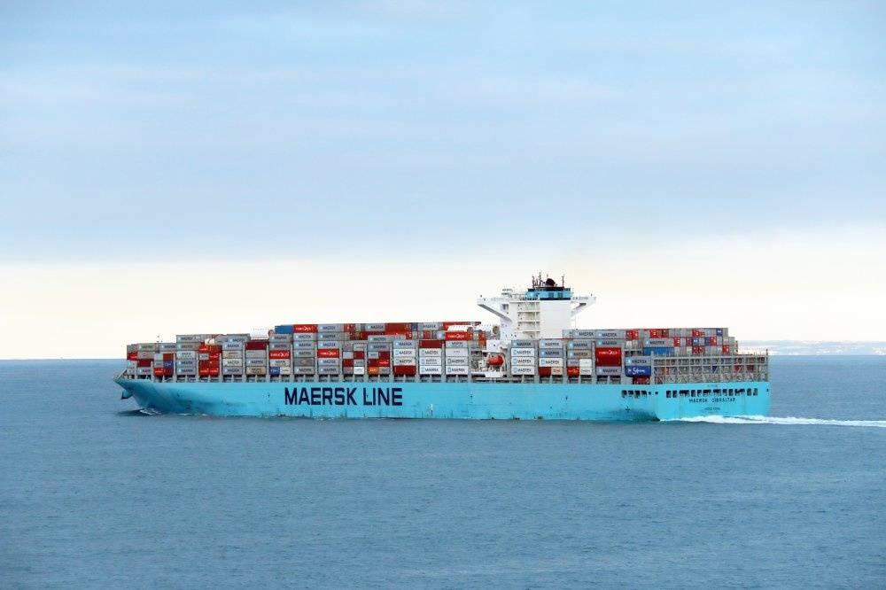 Хуситы поразили крупный контейнеровоз Maersk Gibraltar: корабль горит Хуситы поразили крупный контейнеровоз Maersk Gibraltar: корабль горит