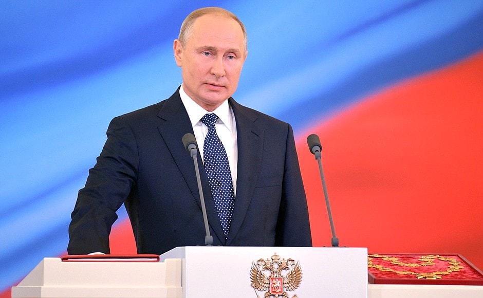 Путин рассмеялся из-за таблички журналистки из Мордовии со словом «шумбрат» Путин рассмеялся из-за таблички журналистки из Мордовии со словом «шумбрат»