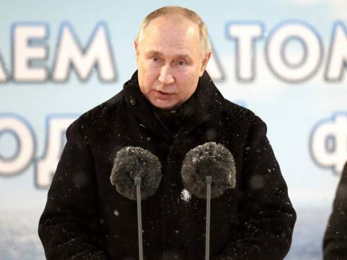 Зюганов предложил выпороть того, кто выпустил Путина без шапки на мороз (ВИДЕО) Зюганов предложил выпороть того, кто выпустил Путина без шапки на мороз (ВИДЕО)