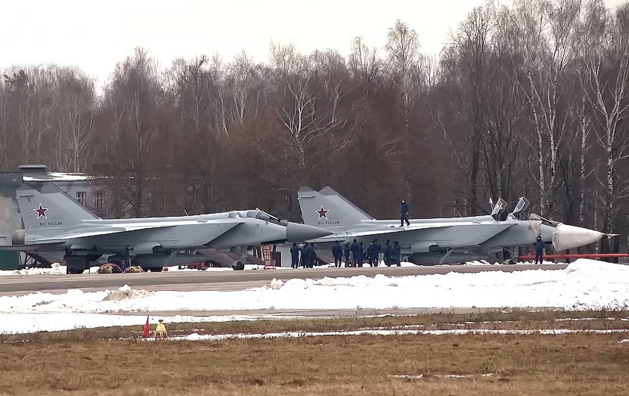 Российские истребители МиГ-31 с ракетами «Кинжал» останавливают экономику Украины Российские истребители МиГ-31 с ракетами «Кинжал» останавливают экономику Украины