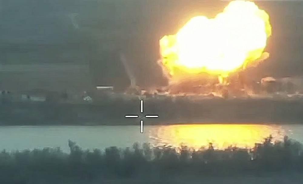Опубликованы редкие кадры применения управляемой бомбы ФАБ-1500М54 Опубликованы редкие кадры применения управляемой бомбы ФАБ-1500М54