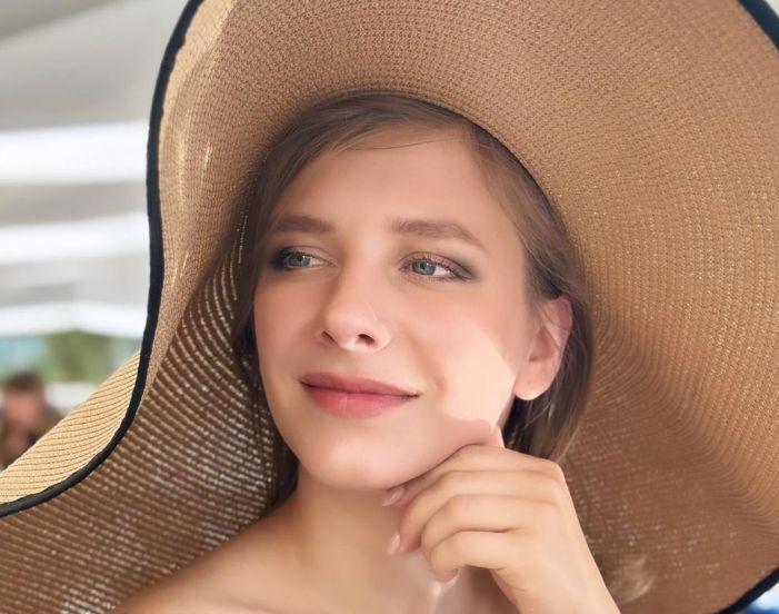 Мать Ильи Авербуха заявила, что молится за отношения сына с Арзамасовой Мать Ильи Авербуха заявила, что молится за отношения сына с Арзамасовой