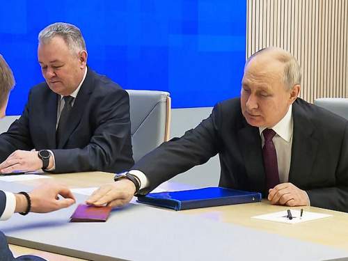 Путин сдал документы в ЦИК для регистрации на президентские выборы (ВИДЕО)