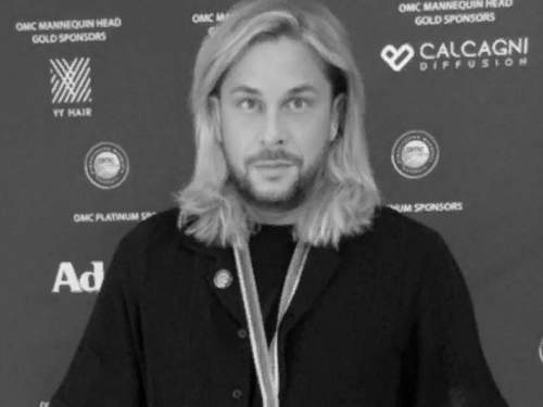 Умер работавший с Бузовой и Чеховой стилист Роман Смирнов