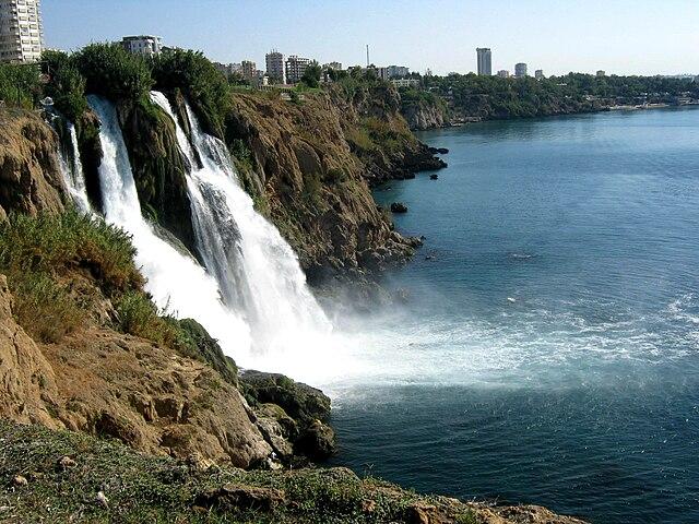 В Анталье сообщили о возможных проблема с питьевой водой из-за роста населения В Анталье сообщили о возможных проблема с питьевой водой из-за роста населения