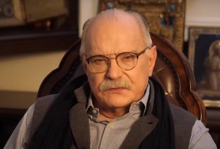 Дочь Эльдара Рязанова жестко прокомментировала слова Михалкова о фильмах отца Дочь Эльдара Рязанова жестко прокомментировала слова Михалкова о фильмах отца