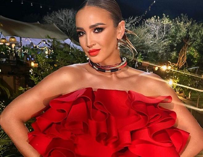 Ольга Бузова материлась и сняла одежду на сцене Fashion TV
