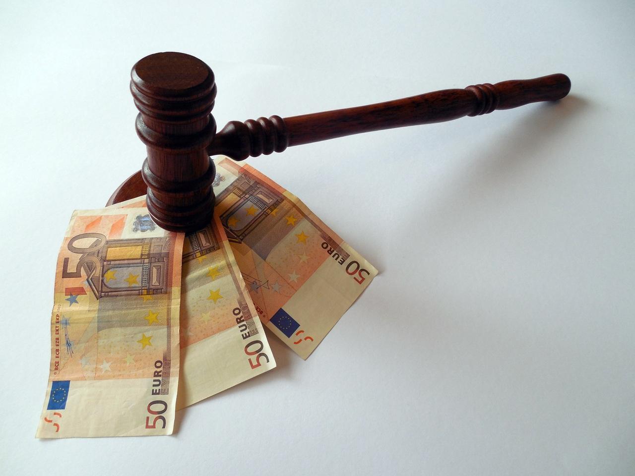 Вечернее платье принцессы Дианы от дизайнера Азагури продано на торгах более чем за $1 миллион Вечернее платье принцессы Дианы от дизайнера Азагури продано на торгах более чем за $1 миллион