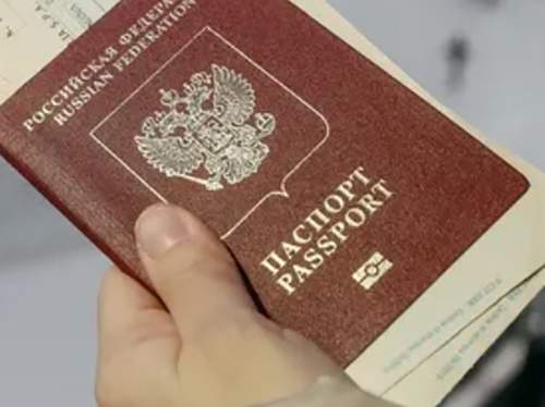 У россиян начали изымать загранпаспорта на границе У россиян начали изымать загранпаспорта на границе