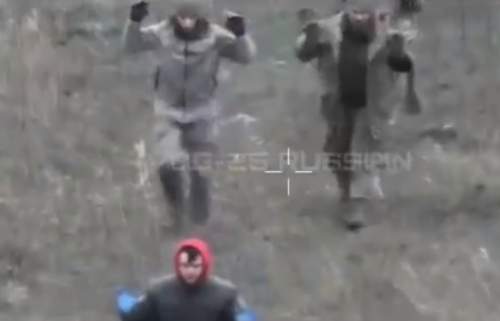 Дроны ВС РФ конвоируют бойцов ВСУ в зоне СВО, попав на видео (ВИДЕО) Дроны ВС РФ конвоируют бойцов ВСУ в зоне СВО, попав на видео (ВИДЕО)