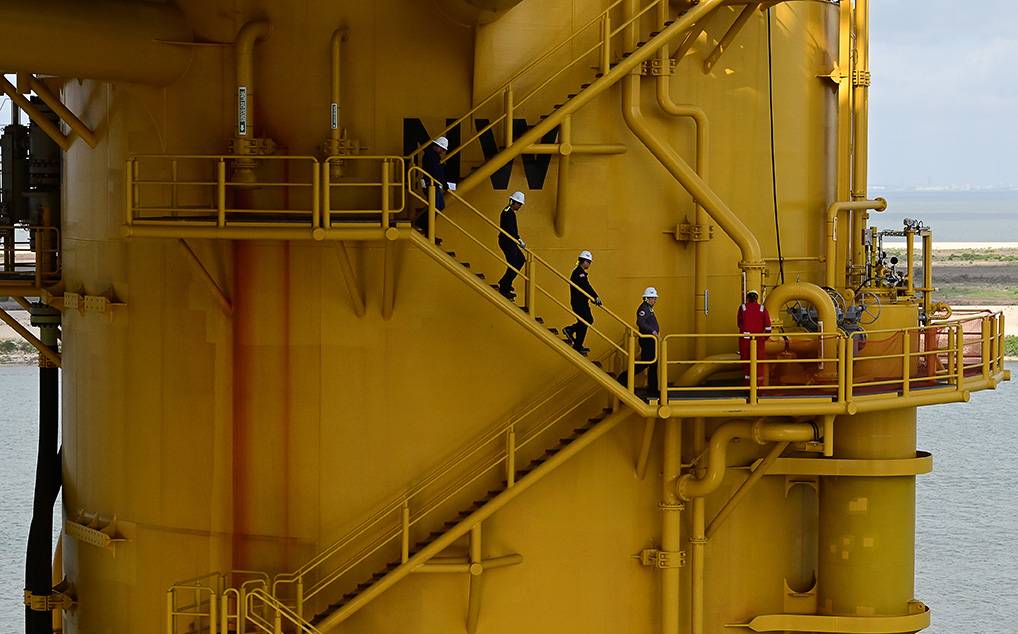 Страна-бензоколонка: в США побили все исторические рекорды по добыче нефти и газа