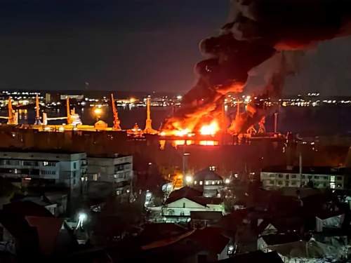 СМИ узнали подробности удара ВСУ по БДК «Новочеркасск» в порту Феодосии СМИ узнали подробности удара ВСУ по БДК «Новочеркасск» в порту Феодосии
