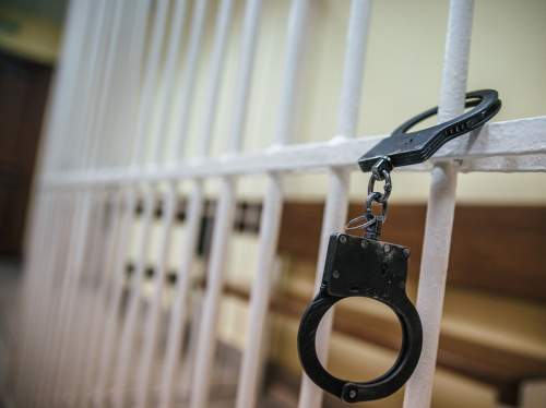 В Омске мужчину осудили на 15 лет за серию поджогов машин с буквой Z В Омске мужчину осудили на 15 лет за серию поджогов машин с буквой Z