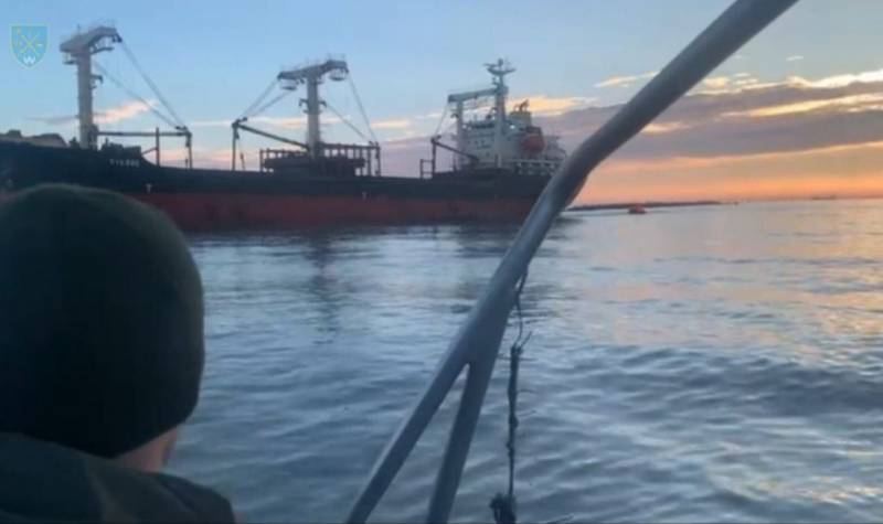 В Черном море подорвался на мине балкер под флагом Панамы В Черном море подорвался на мине балкер под флагом Панамы