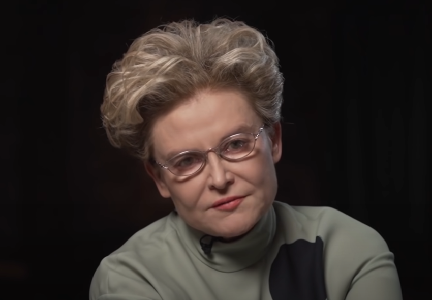 Елена Малышева объяснила, как правильно употреблять шампанское