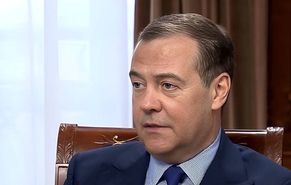 В Японии начнет править династия рептилоидов: Дмитрий Медведев сделал прогноз на 2024 год В Японии начнет править династия рептилоидов: Дмитрий Медведев сделал прогноз на 2024 год