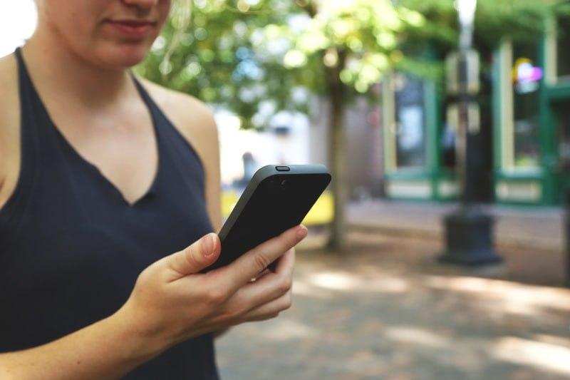 Эксперт Пермяков нашел, чем алкоголь опасен для смартфонов