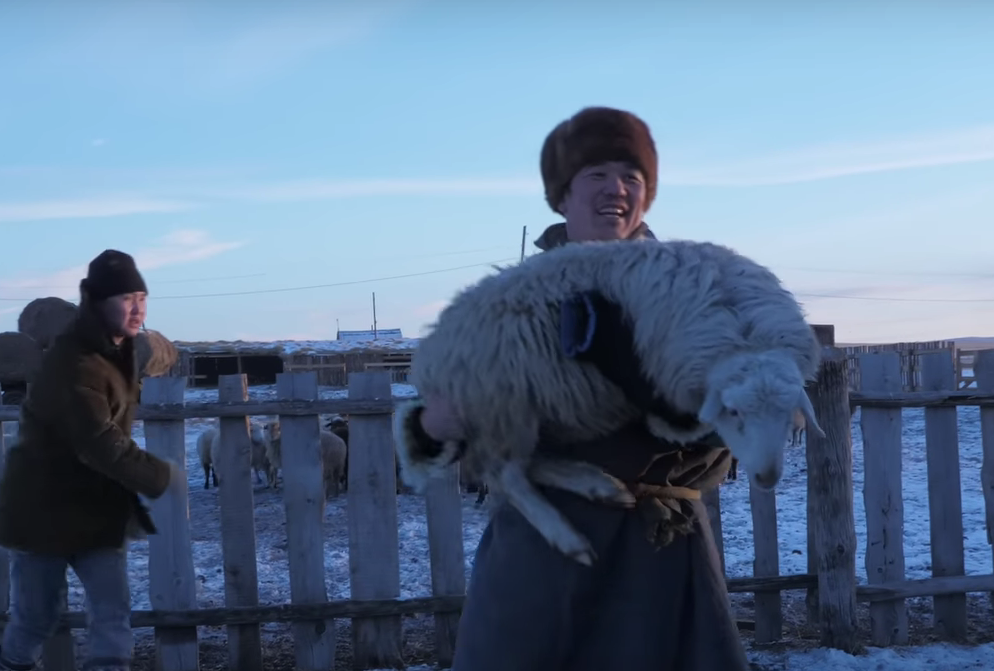 Баяр Барадиев опубликовал видео с процесса съемок ролика-пародии «Слово Чабана»