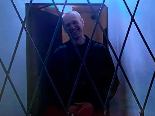 «Слеза течет»: Навальный* впервые вышел на связь из колонии на Ямале (ВИДЕО)