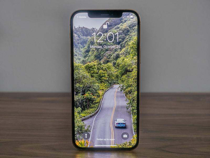 iPhone не разбился после падения с разваливающегося самолёта