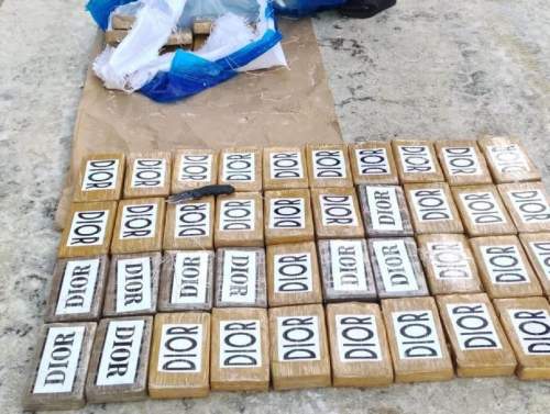 «Больше бюджета Тамбова»: в Петербурге изъяли кокаин на 11 млрд рублей (ФОТО, ВИДЕО) «Больше бюджета Тамбова»: в Петербурге изъяли кокаин на 11 млрд рублей (ФОТО, ВИДЕО)