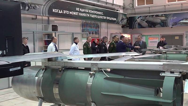 Минобороны РФ впервые показало крупным планом полуторатонные авиабомбы с УМПК