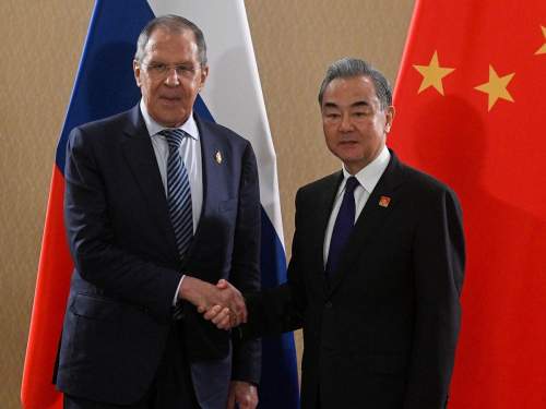 Kan China: глава МИД Китая необычно повёл себя во время беседы с Лавровым Kan China: глава МИД Китая необычно повёл себя во время беседы с Лавровым