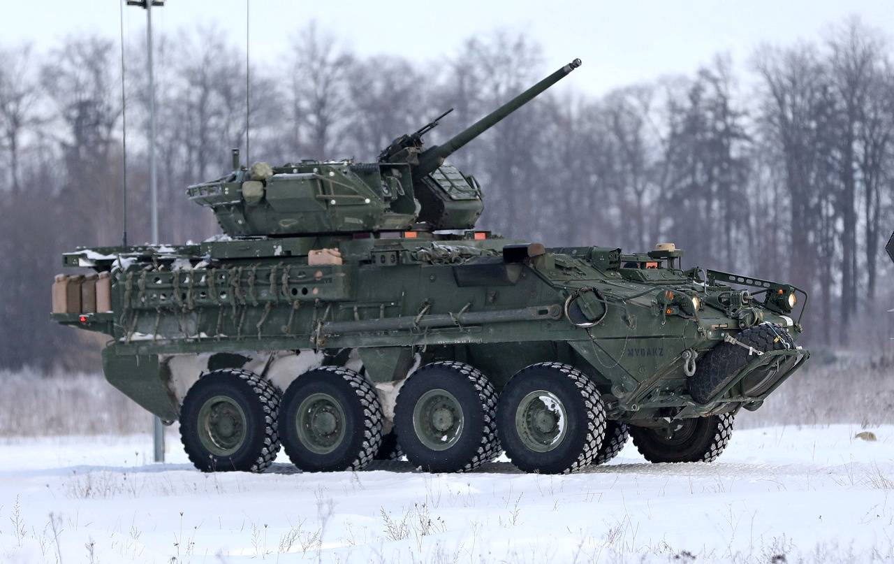 В 30 км от Гродно встал батальон американских БТР Stryker В 30 км от Гродно встал батальон американских БТР Stryker