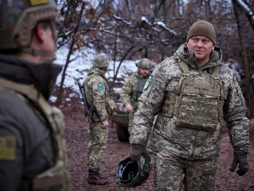 Срочную поездку Залужного под Харьков связали с военной катастрофой