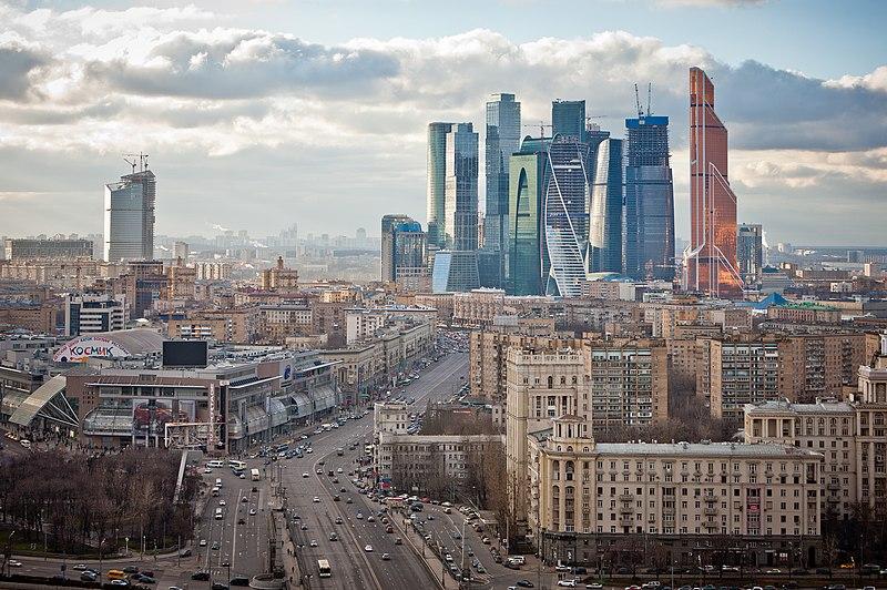 Актер Эдуард Радзюкевич раскритиковал «человейники» в Москве Актер Эдуард Радзюкевич раскритиковал «человейники» в Москве