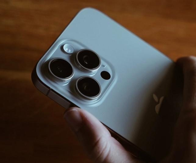iPhone 15 Pro Max сохранил статус самого продаваемого смартфона Apple в начале 2024 года