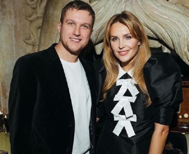 Жена задержанного с наркотиками актёра Руденко посетила церемонию открытия ресторана