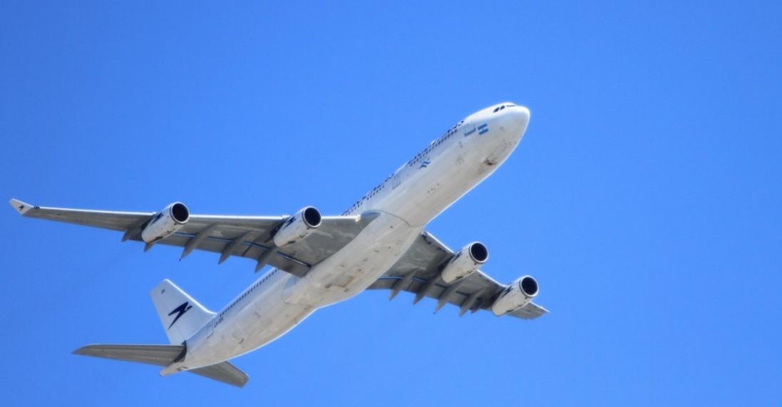 Лайнер China Airlines подал сигнал бедствия из-за разгерметизации и вернулся на Тайвань