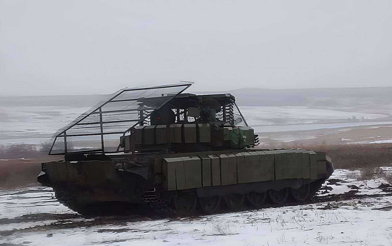 Танки Т-72Б3М получают новые штатные козырьки большой площади