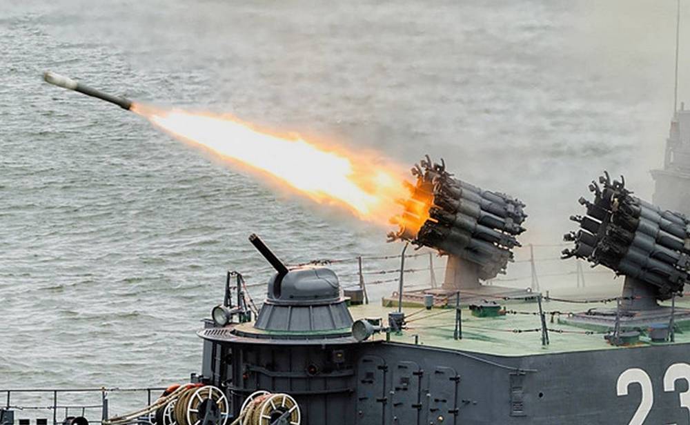 Российские морпехи установили противолодочные бомбометы РБУ-6000 на шасси танков Т-80Б