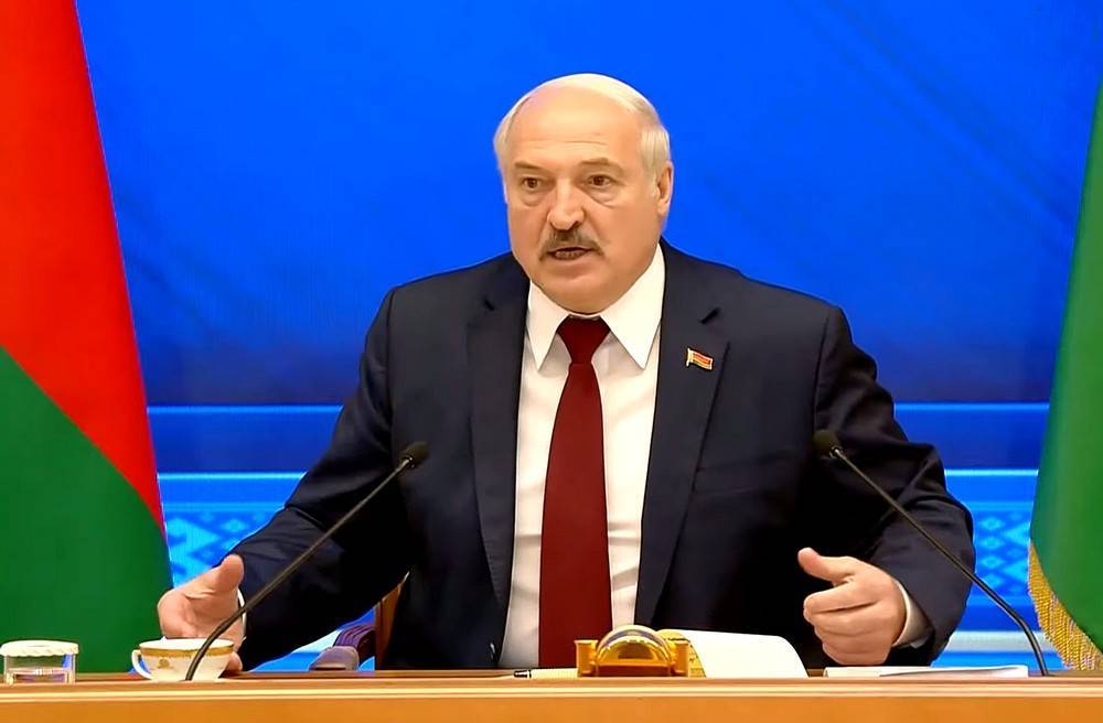 Лукашенко: на госгранице Беларуси сложилась «особая ситуация» Лукашенко: на госгранице Беларуси сложилась «особая ситуация»