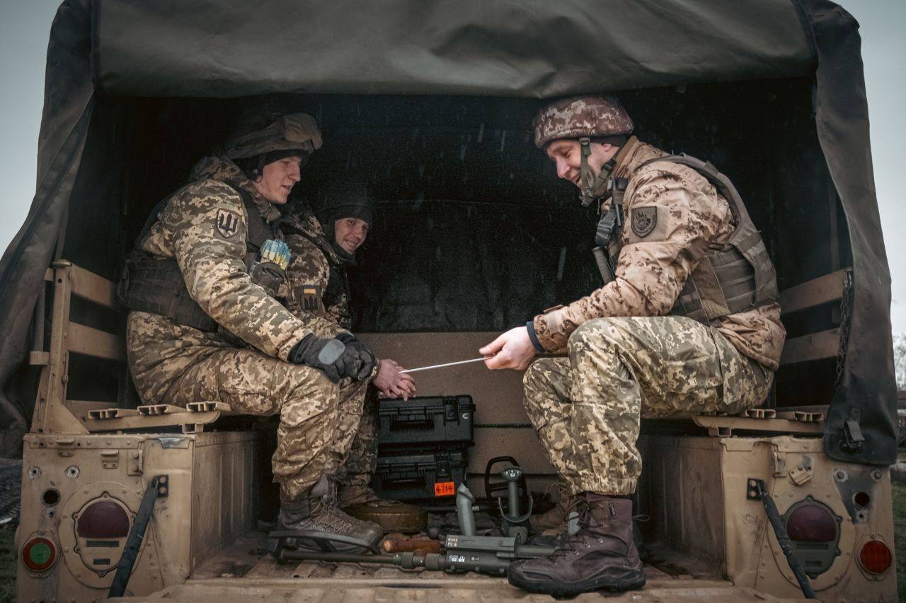 ВСУ перебрасывают личный состав и военную технику в Херсонскую область