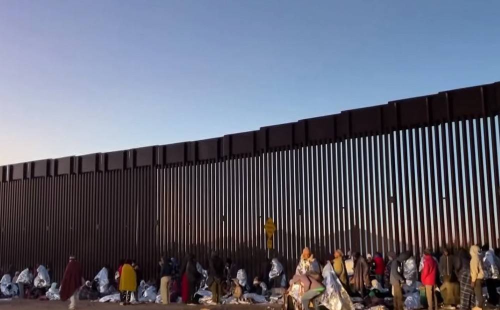 Губернатор Техаса объявил в штате режим вторжения, отменяющий федеральные законы в пользу местных