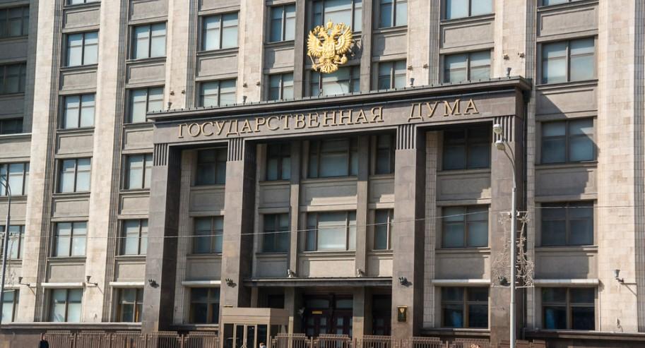 Госдума запретила увольнять одинокого родителя с ребенком до 16 лет