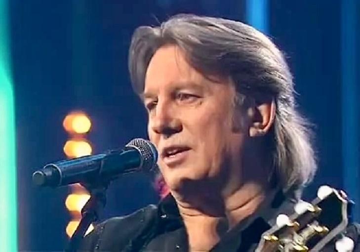 Лоза назвал Вайкуле «барной певичкой» и призвал её не размышлять о творчестве Паулса Лоза назвал Вайкуле «барной певичкой» и призвал её не размышлять о творчестве Паулса