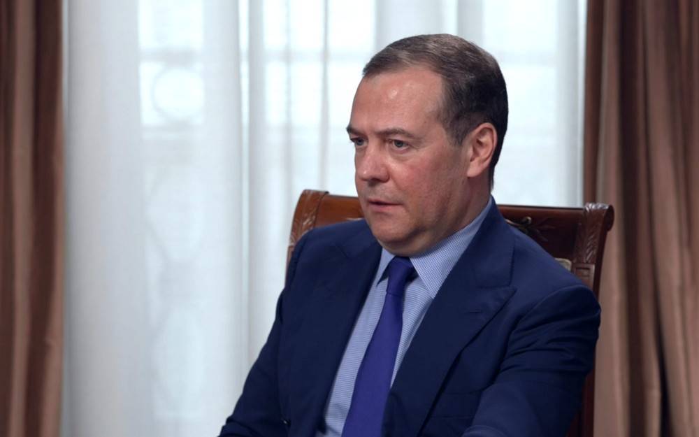 Медведев пригрозил киевскому режиму исчезновением с лица Земли